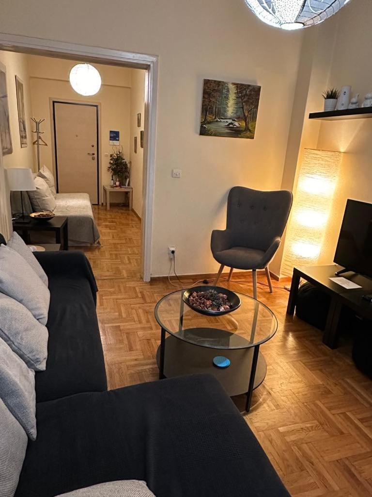 Renovated Cozy Apartment Near To Acropolis Athen Exterior foto